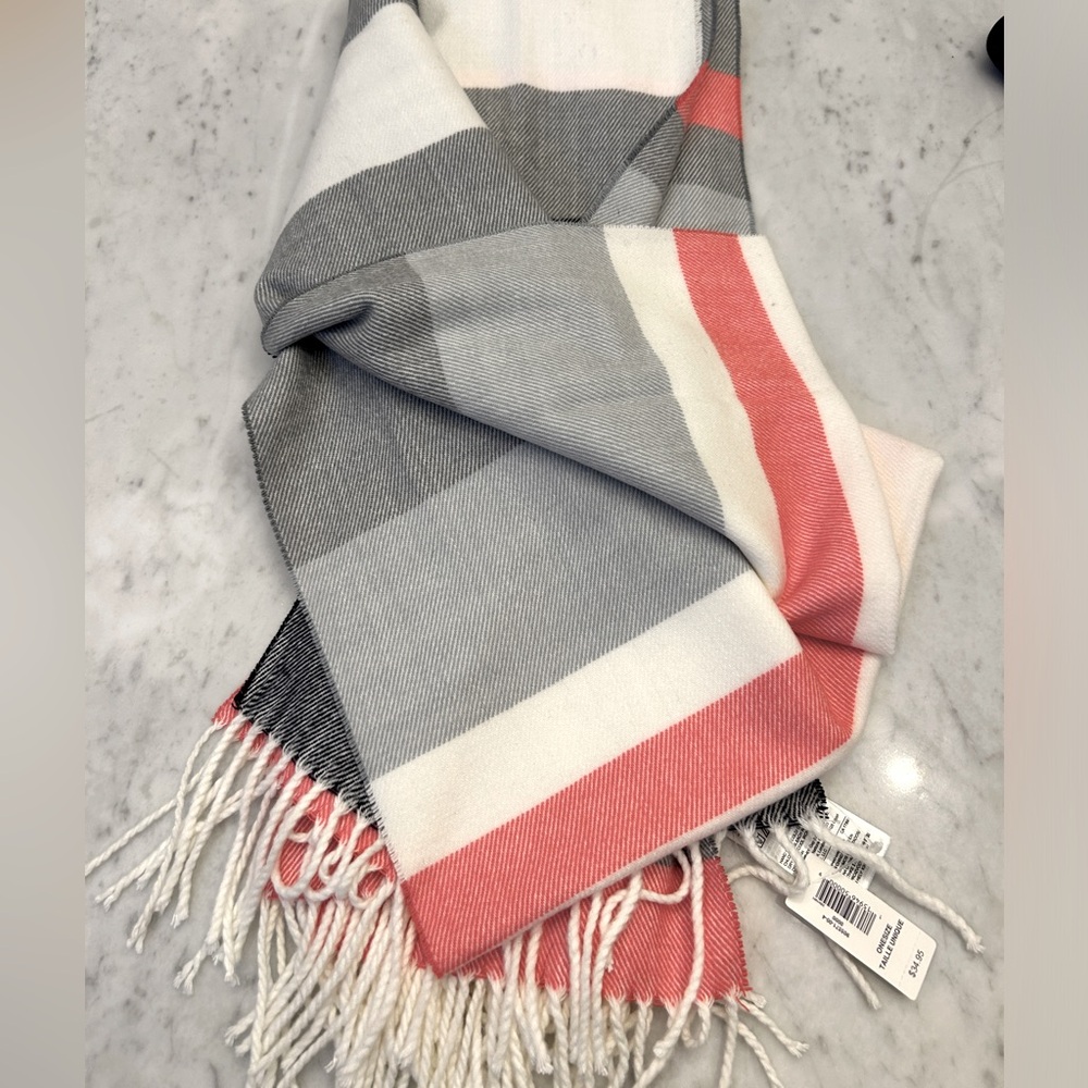 Gorgeous Gap Blanket Scarf